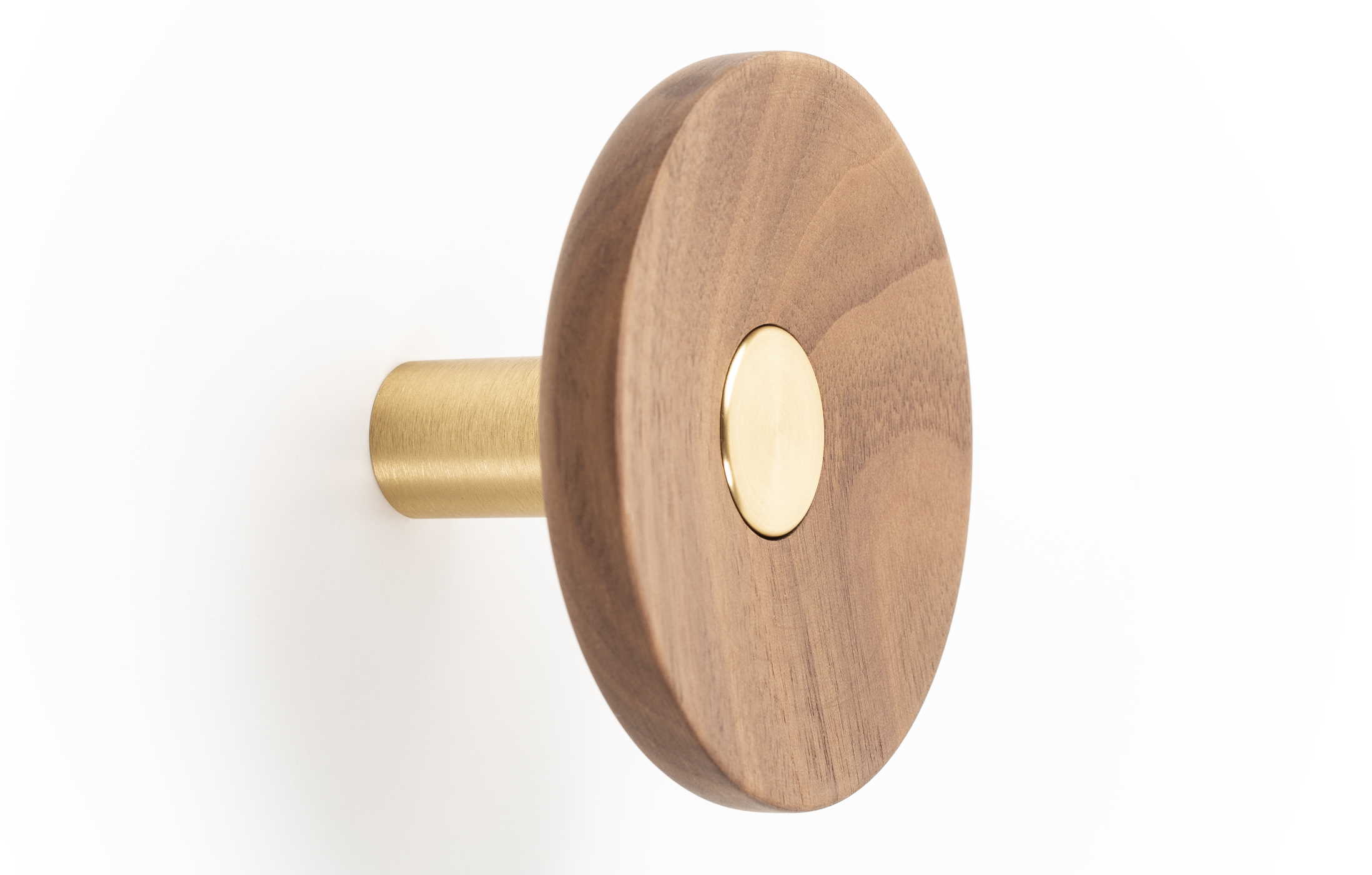 Hook ZOOT V7001 brushed brass/walnut 90 mm