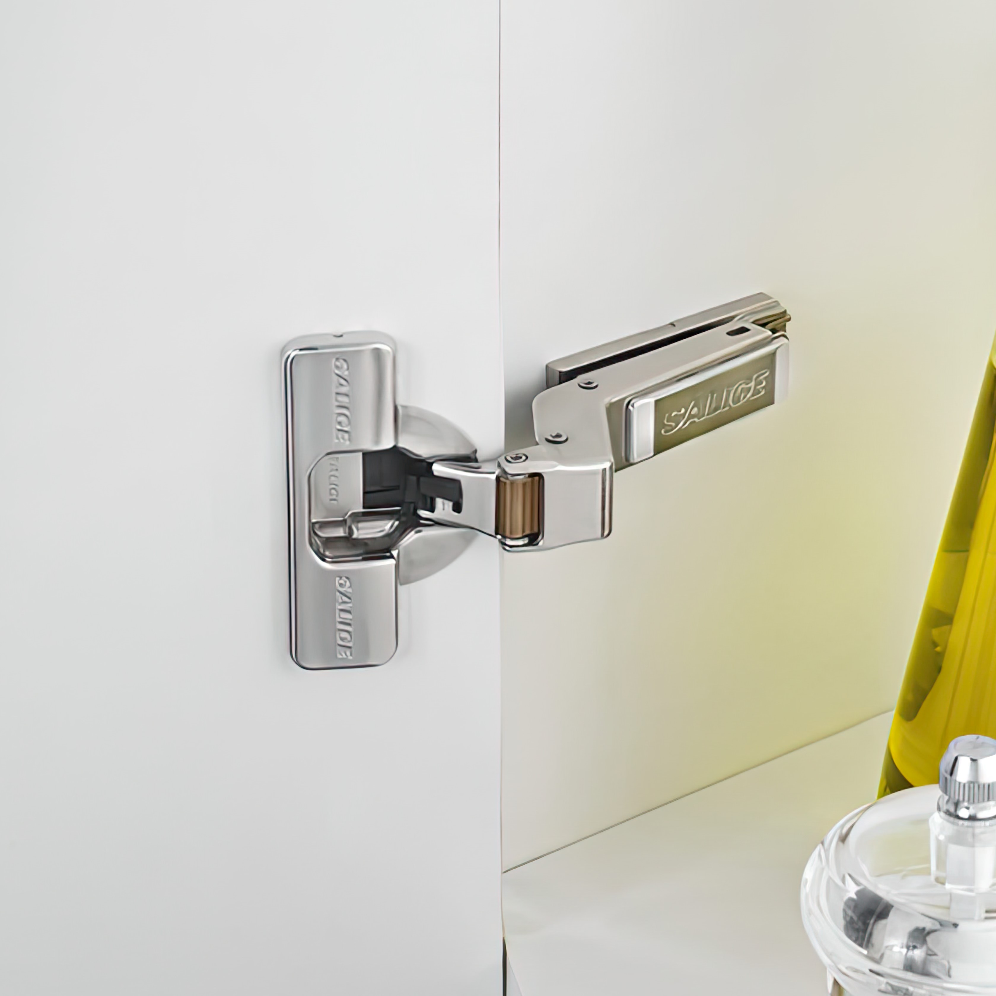 Hinge Salice Logica serie 100 half-overlay 105°