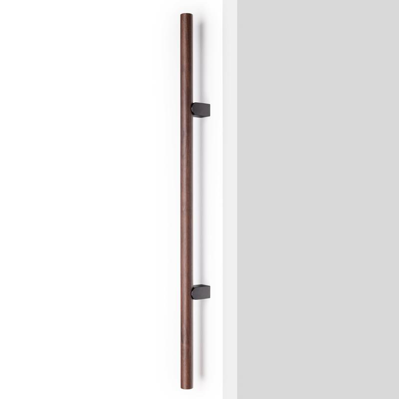 Poignée KUMO WOOD BIG V0727 noir titane/noyer 320 mm