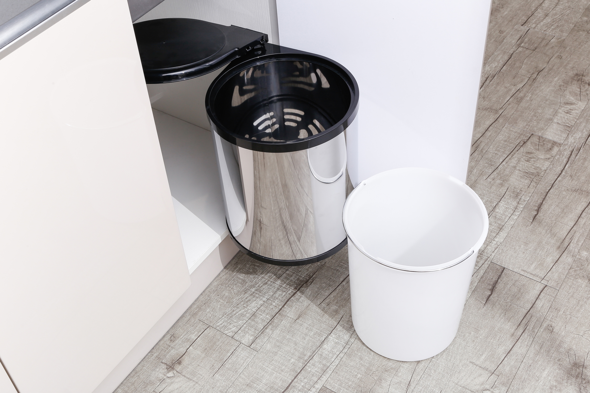 Swing out round stainless steel and white waste bin , 14 L